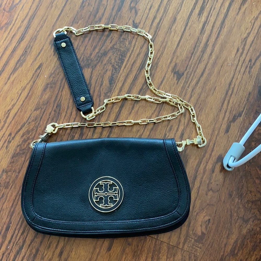 Black Tory Burch crossbody EUC